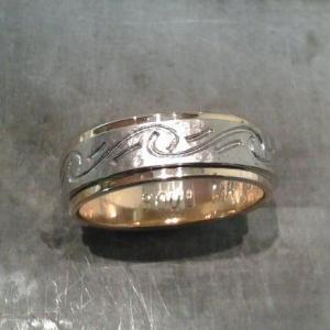 custom wedding band with yellow and white gold and swirl engraving