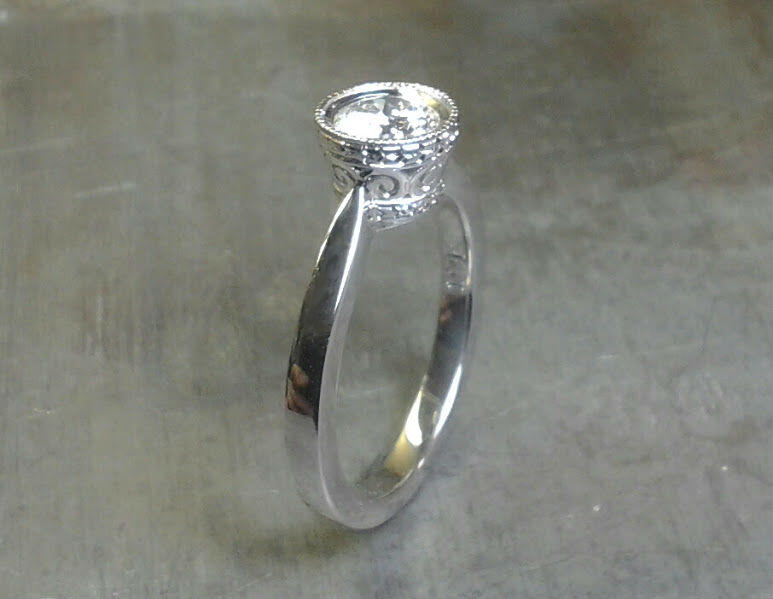 simple band with intricate round diamond setting side view