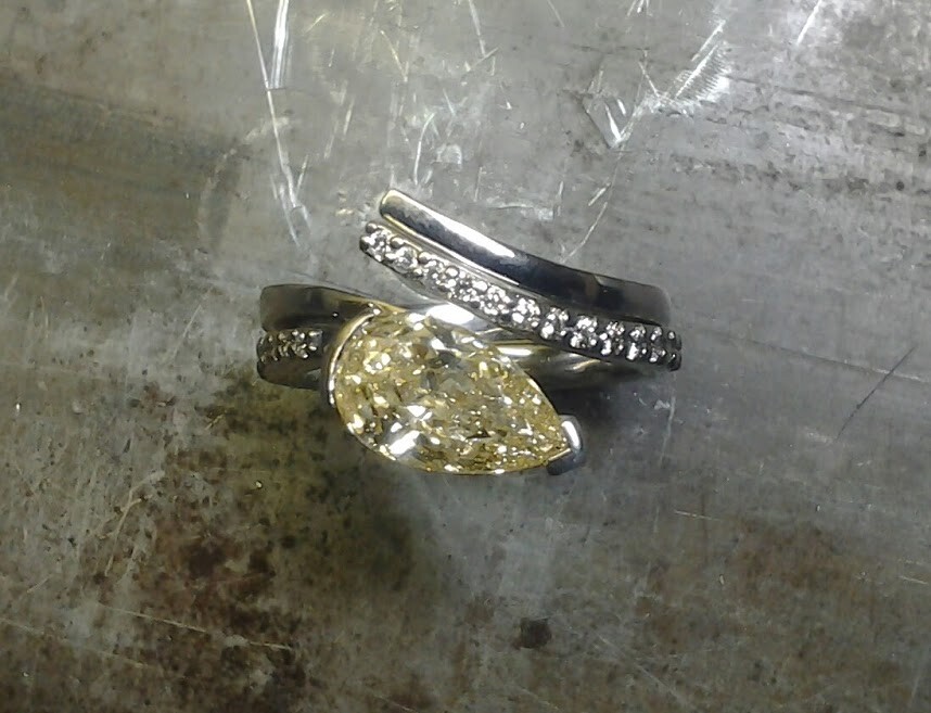 pale yellow teardrop diamond and unique open-style band with matching wedding band