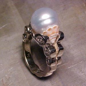 custom ring with pearl and seashell