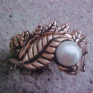 custom ring with leaf engraving and pearl center stone