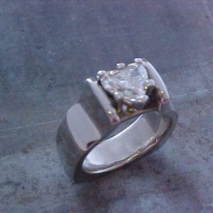Heart 19k engagement ring