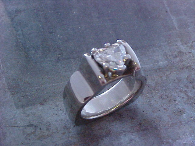 Heart 19k engagement ring