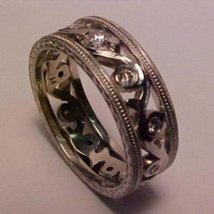 custom engraved swirl pattern wedding ring