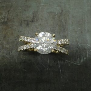 18k Yellow gold multi diamond engament ring