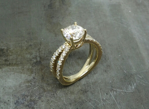 18k Yellow gold multi diamond engament ring