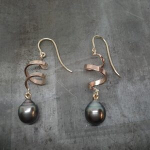 Handmade gold shepherd hook black tahitian pearl earrings
