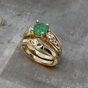 Emerald diamond yellow gold celtic wedding set