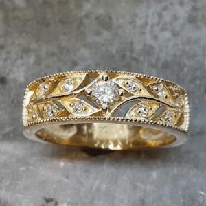 Open leaf yellow gold wedding ring
