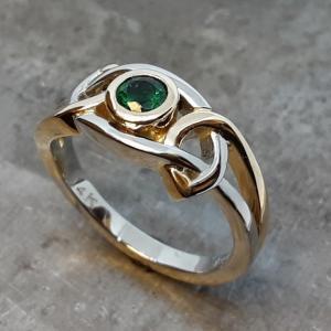 14k-19k-celtic-knot-ring-emerald