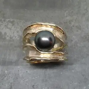 pearl free flow yellow gold dinner ring
