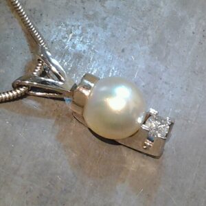 pearl 2 tone diamond pendant