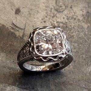 4.85ct Rose ring in 19k white gold cushion cut